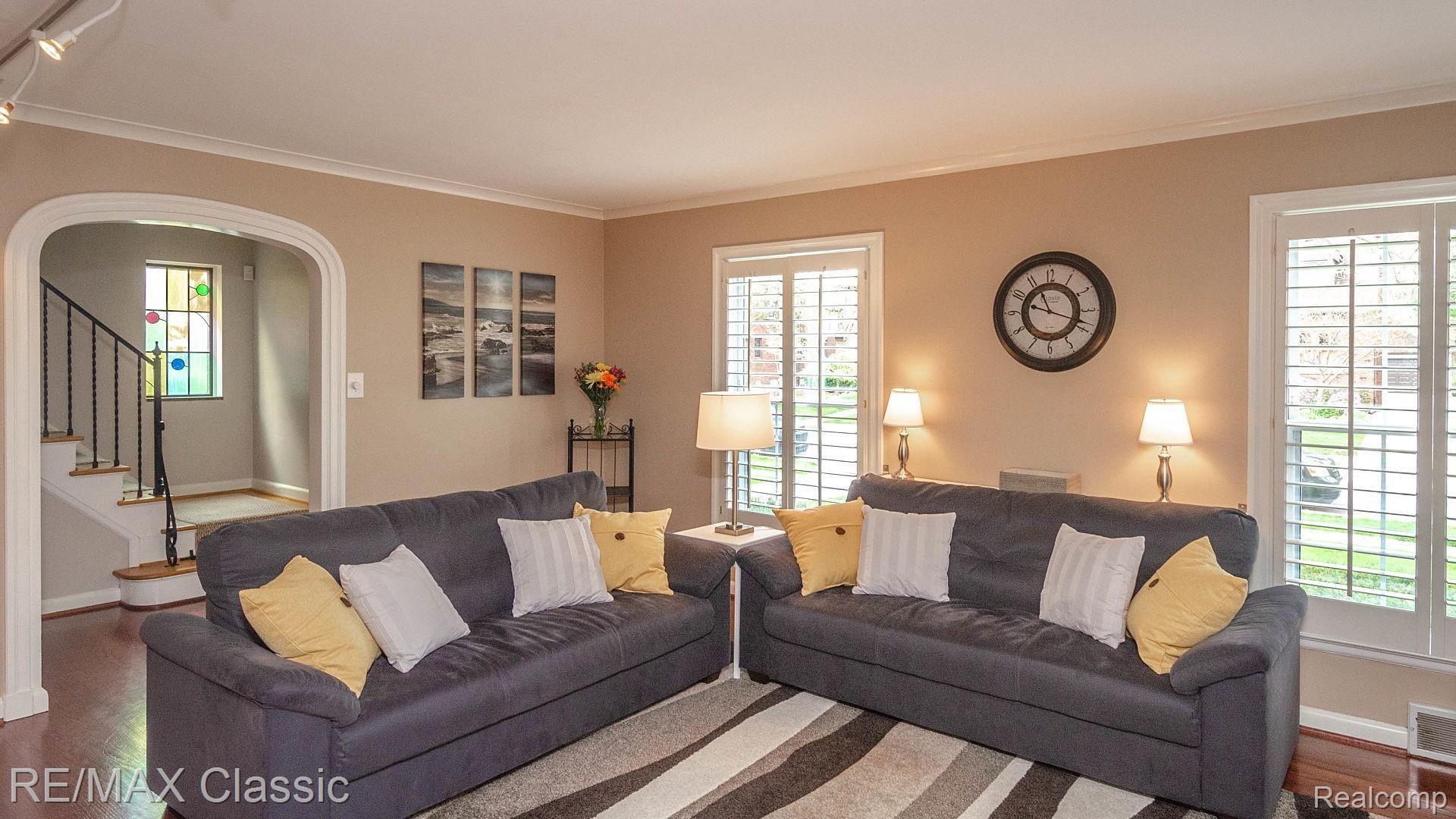 286 Fisher Road Grosse Pointe, MI 48230 - Photo 8 of 34 009_9.jpg