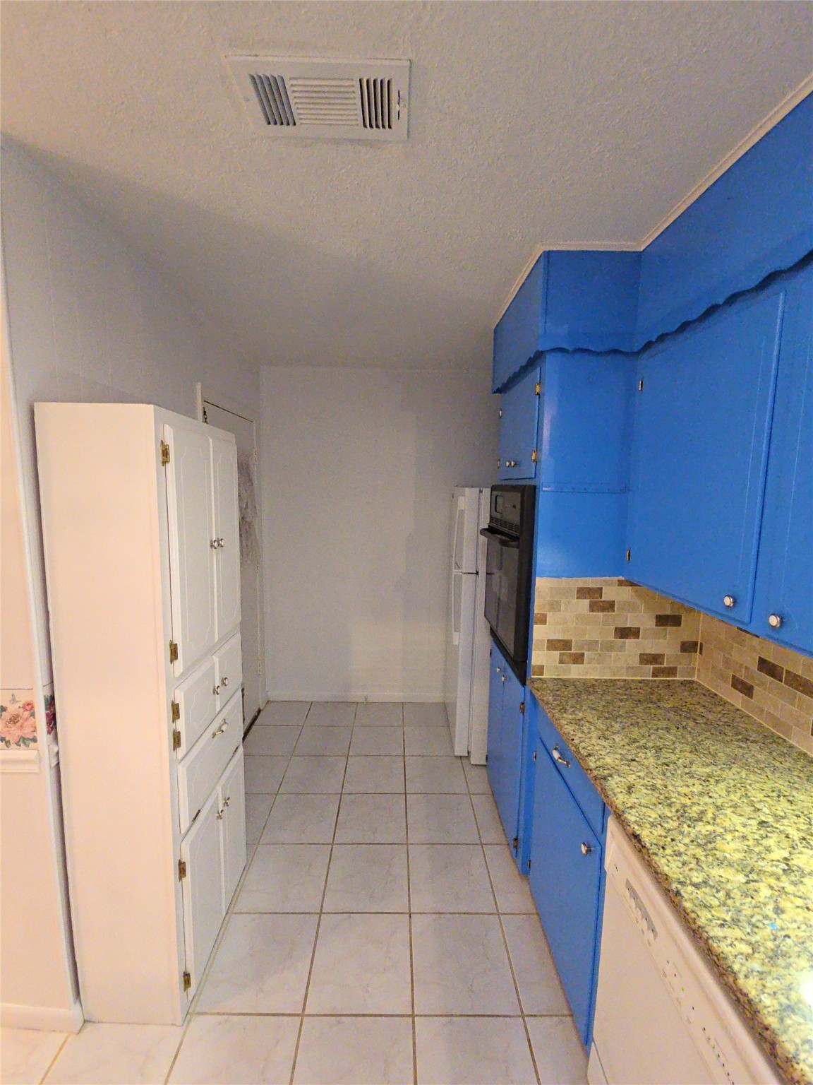 1206 Crescent Boulevard Cleveland, TX 77327 - Photo 24 of 33 a kitchen with a sink stove and cabinets