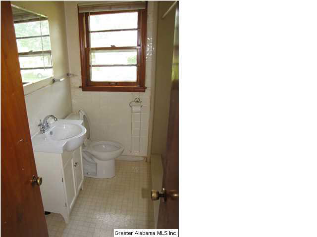 309 21st Avenue Northeast Birmingham, AL 35215 - Photo 6 of 8