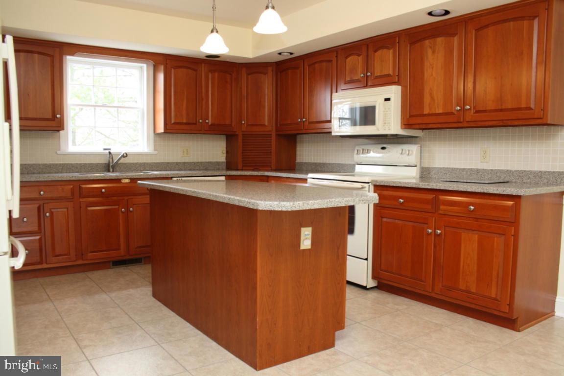 2894 Weaver Road Lancaster, PA 17601 - Photo 3 of 15