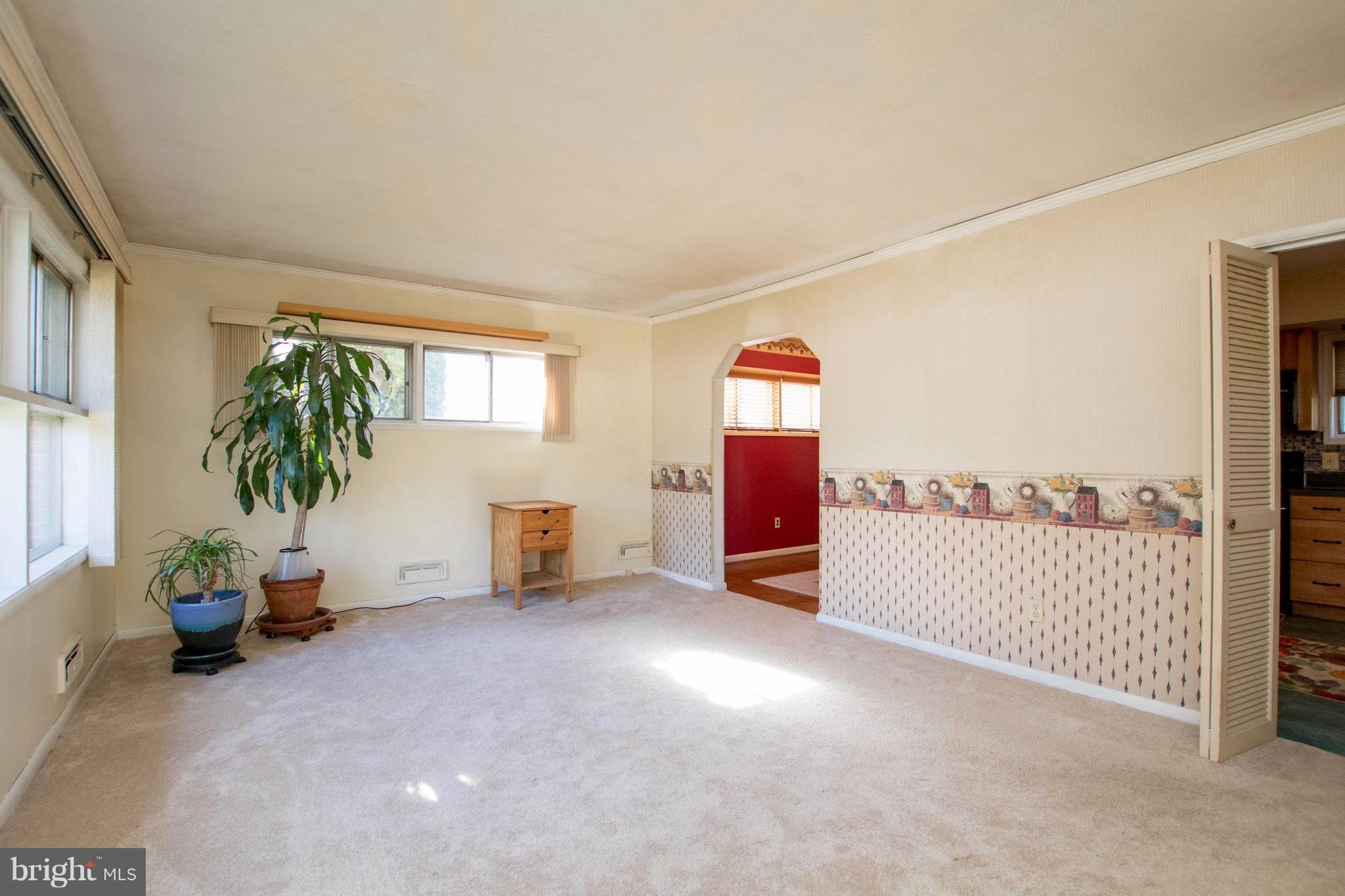 6009 Johnnycake Road Baltimore, MD 21228 - Photo 4 of 27