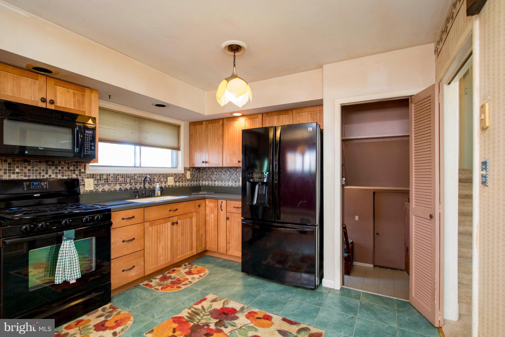 6009 Johnnycake Road Baltimore, MD 21228 - Photo 8 of 27