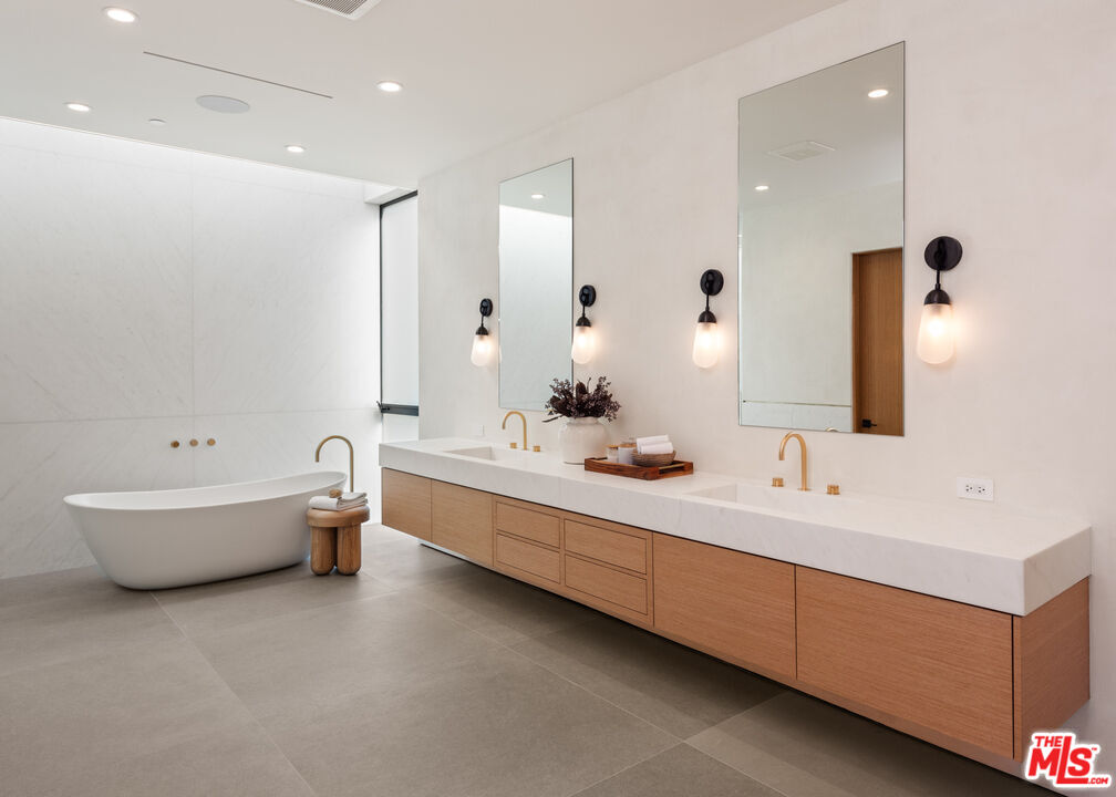 9705 Oak Pass Road Beverly Hills, CA 90210 - Photo 17 of 29