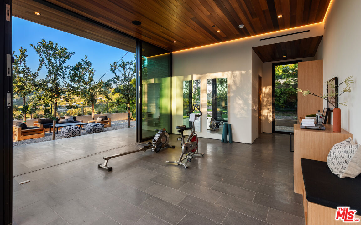 9705 Oak Pass Road Beverly Hills, CA 90210 - Photo 24 of 29