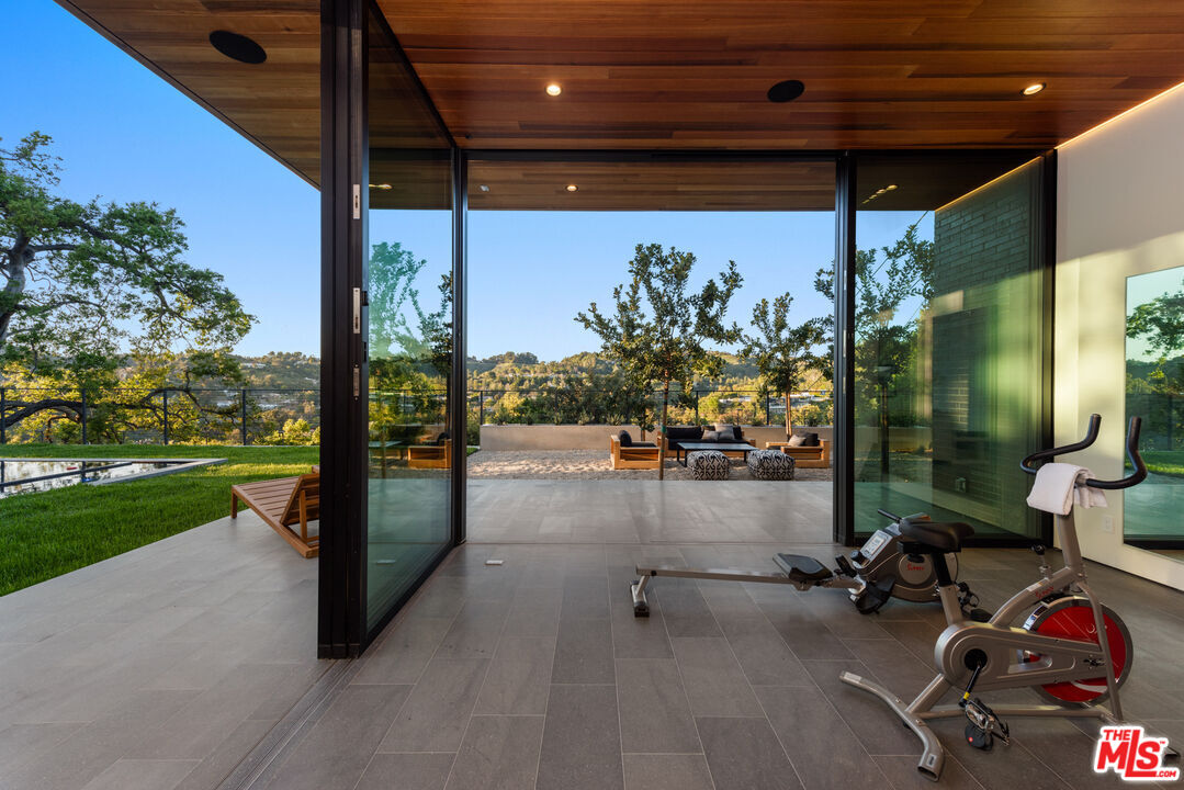 9705 Oak Pass Road Beverly Hills, CA 90210 - Photo 25 of 29