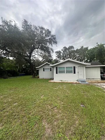 a house view with garden space