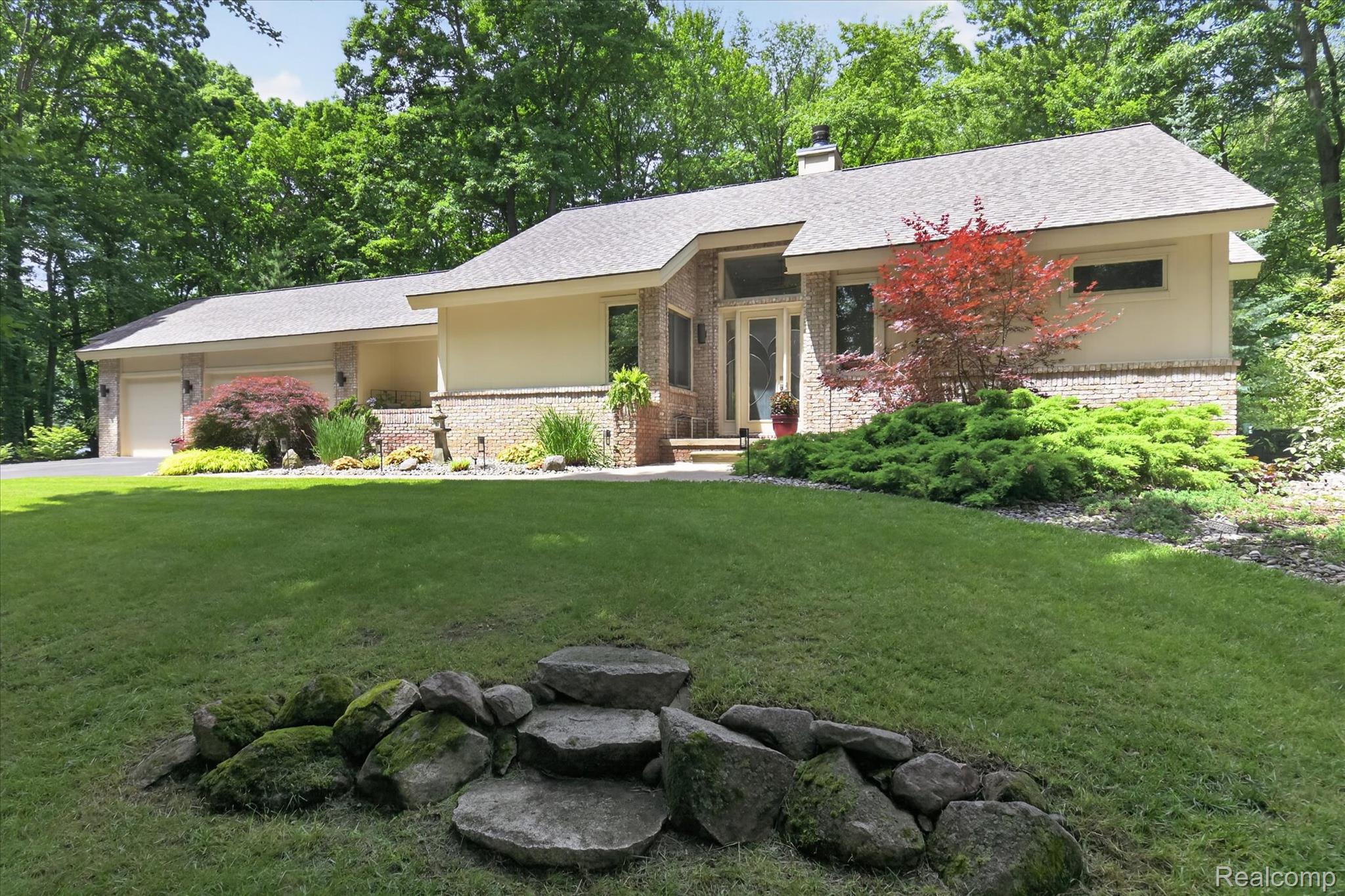 5388 Hartland Road Fenton, MI 48430 - Photo 72 of 74 03-5388-Hartland-Rd-WindowStill.jpg