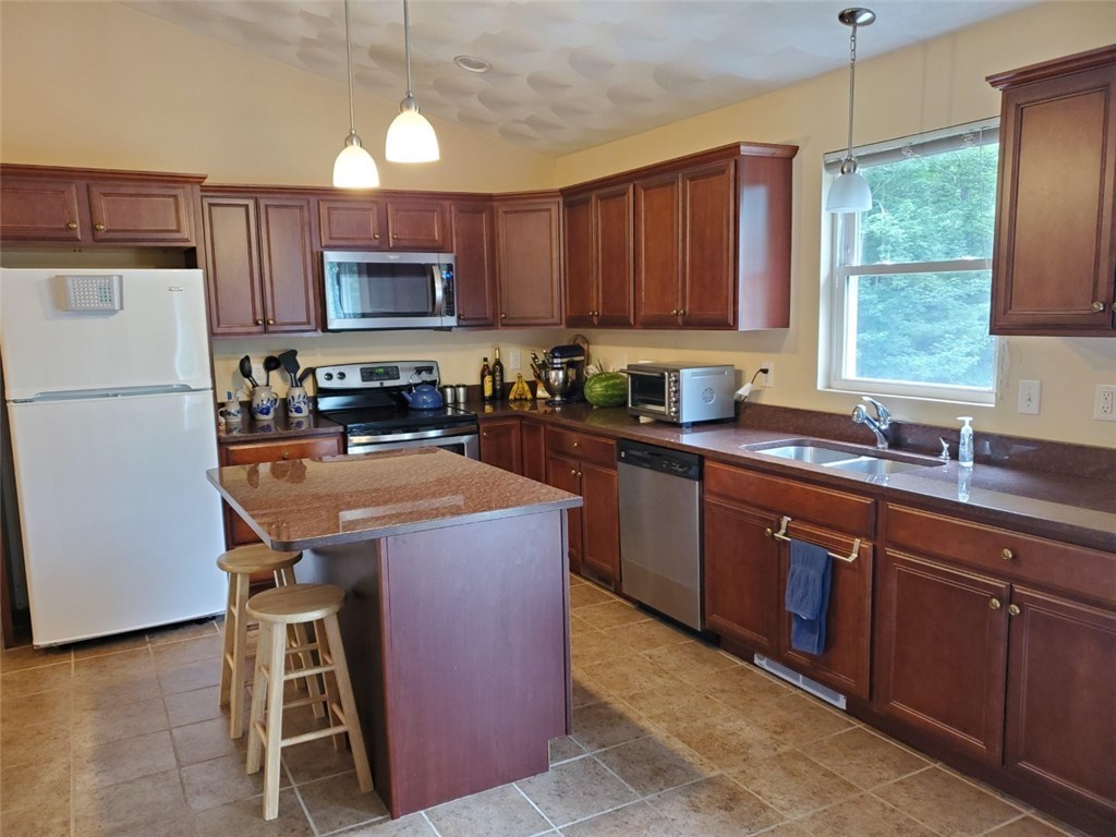 58 Hopkinton Hill Road Hopkinton, RI 02832 - Photo 10 of 24 Gallery Image 10