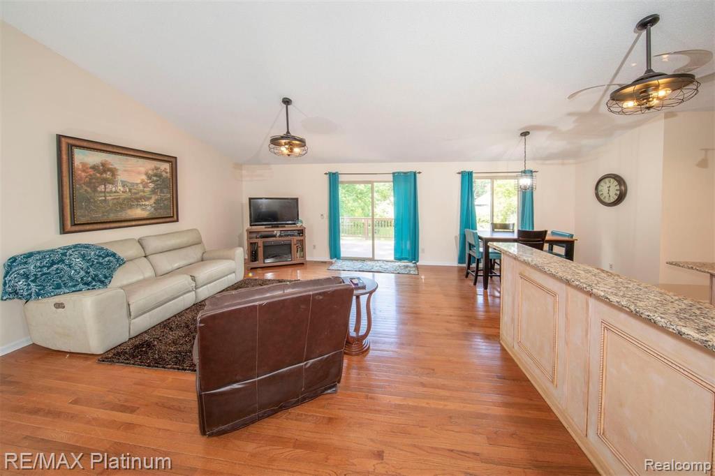 542 South Hughes Road Howell, MI 48843 - Photo 4 of 26