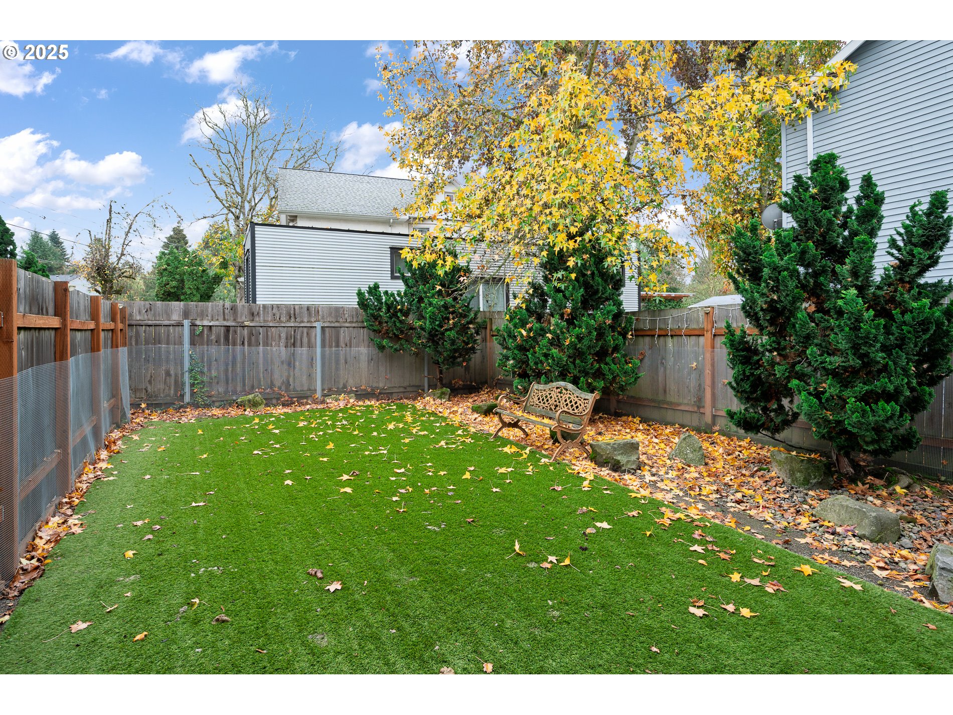 2837 Southeast 90th Place Portland, OR 97266 - Photo 34 of 40 a backyard of a house with lots of green space