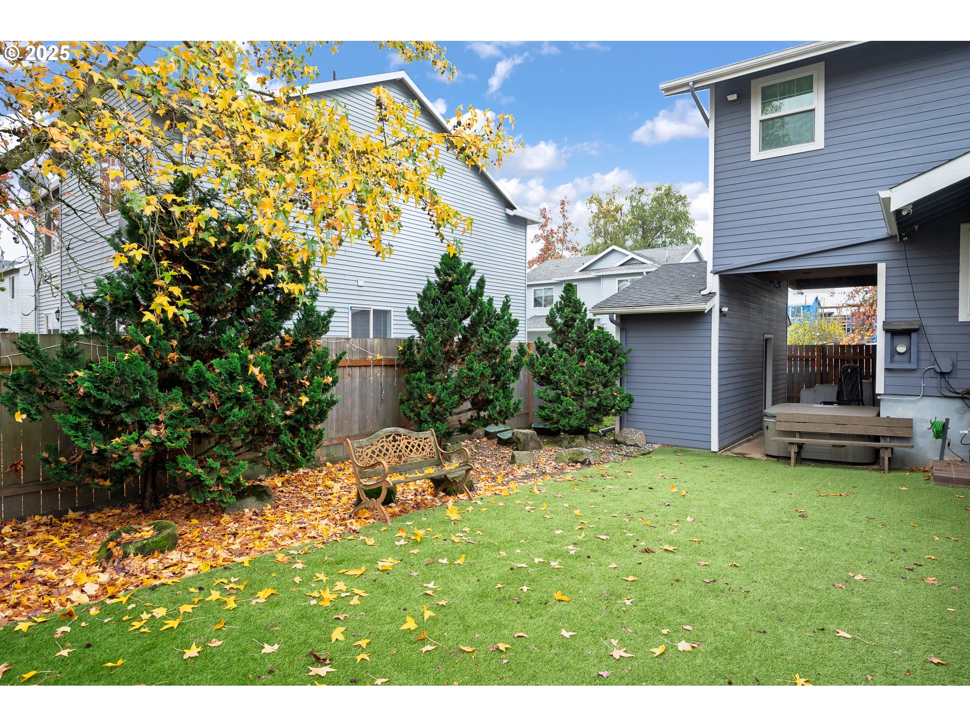 2837 Southeast 90th Place Portland, OR 97266 - Photo 37 of 40 a backyard of a house with table and chairs