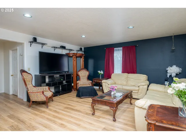 $574,900 | 2837 Southeast 90th Place, Portland, OR 97266