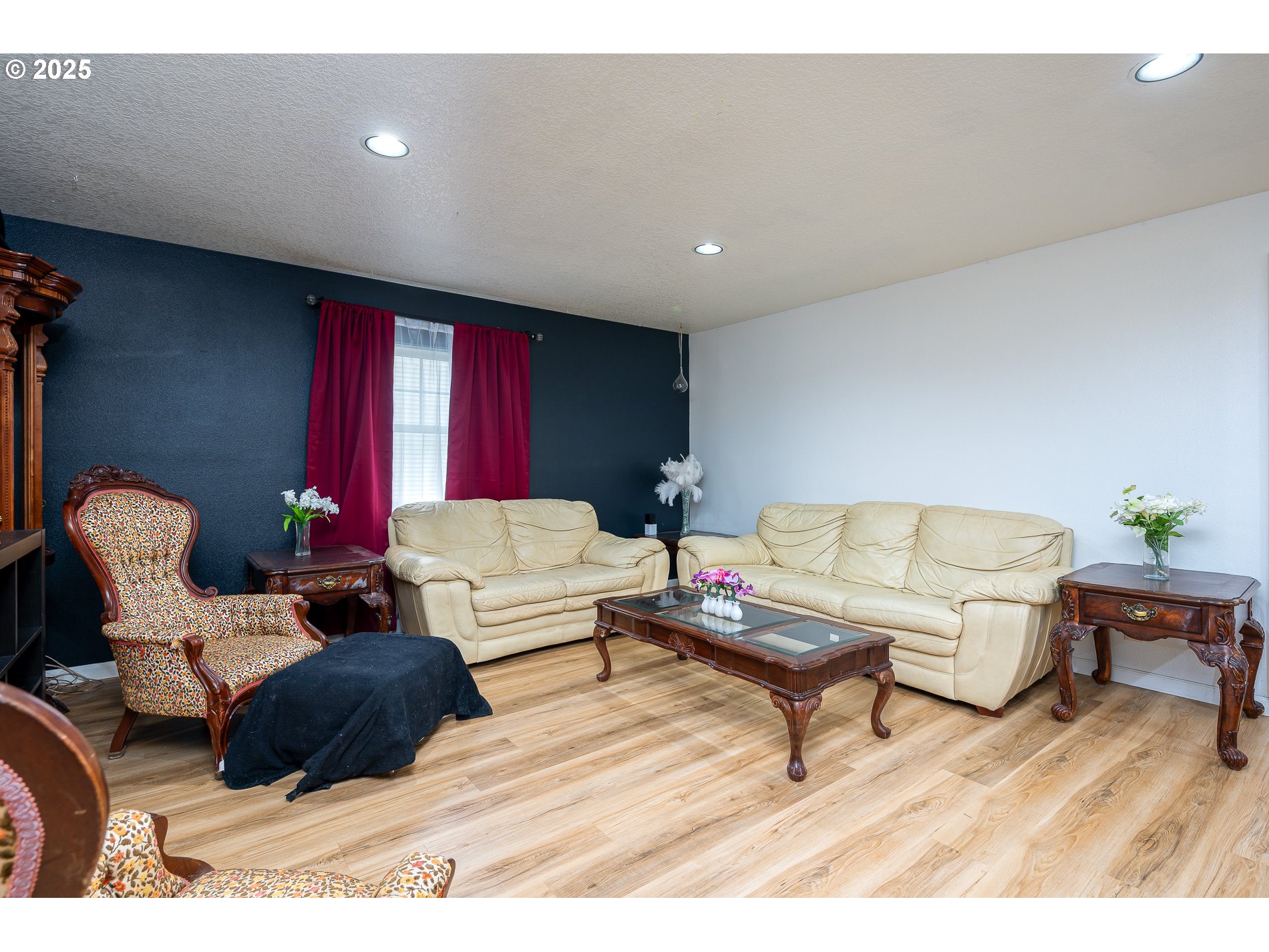 2837 Southeast 90th Place Portland, OR 97266 - Photo 8 of 40 a living room with furniture