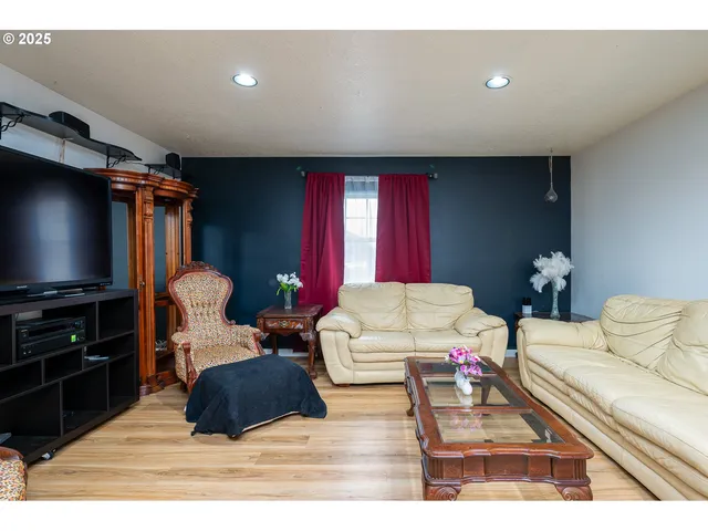 $574,900 | 2837 Southeast 90th Place, Portland, OR 97266