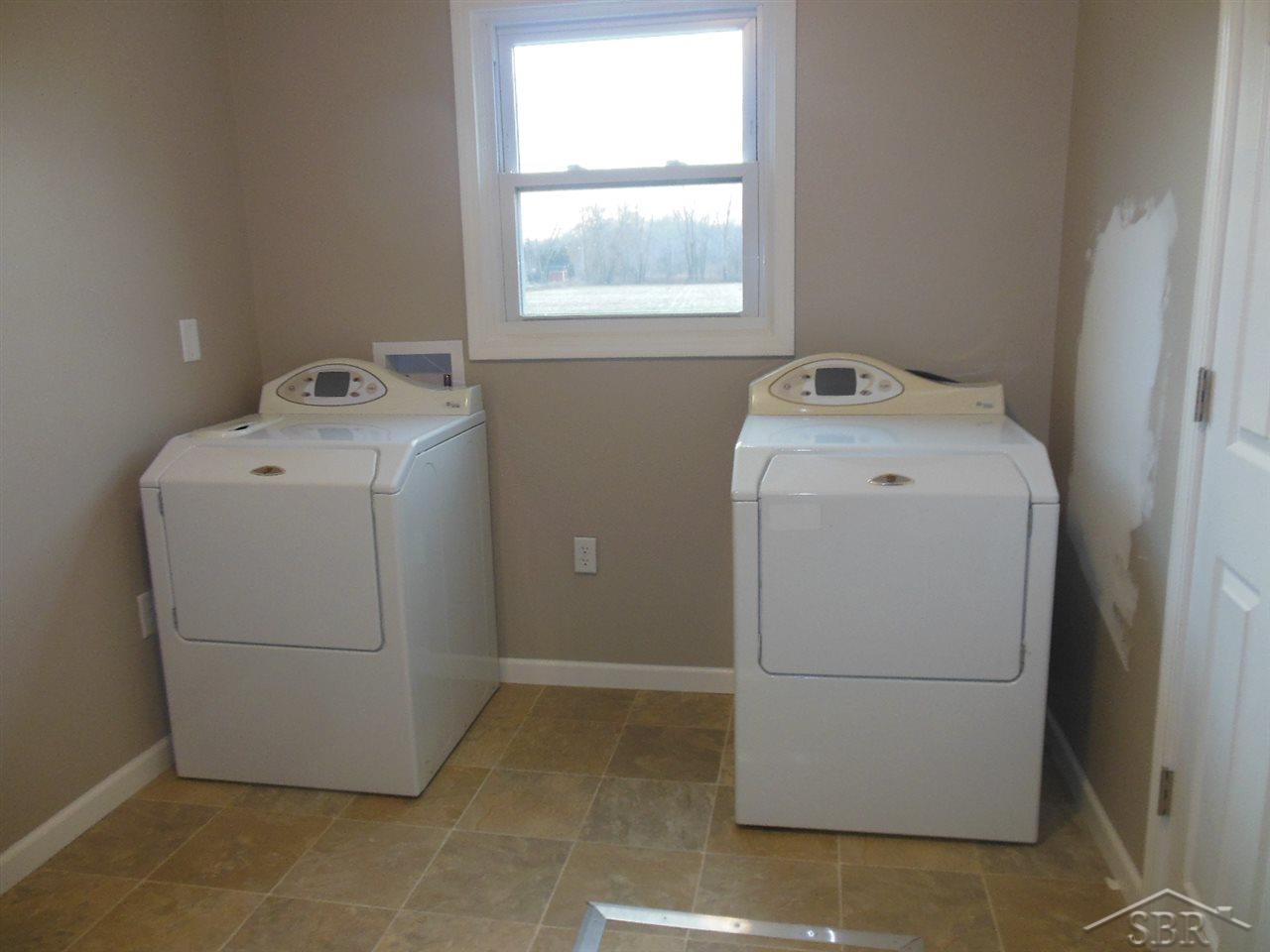 4454 South Sasse Road Hemlock, MI 48626 - Photo 18 of 24 laundry room washer/dryer