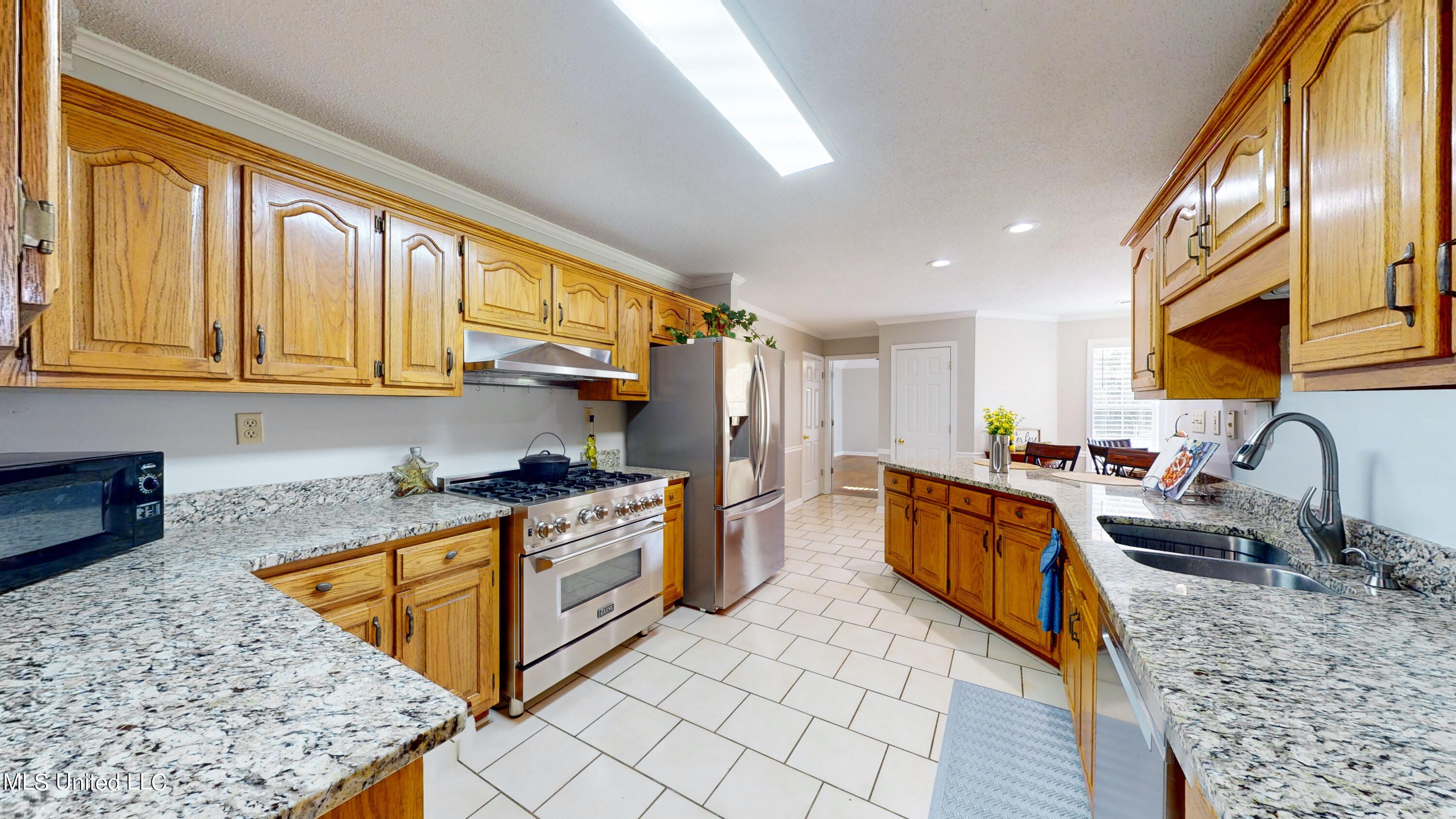 5295 Coleman Road Olive Branch, MS 38654 - Photo 16 of 41 large kitchen