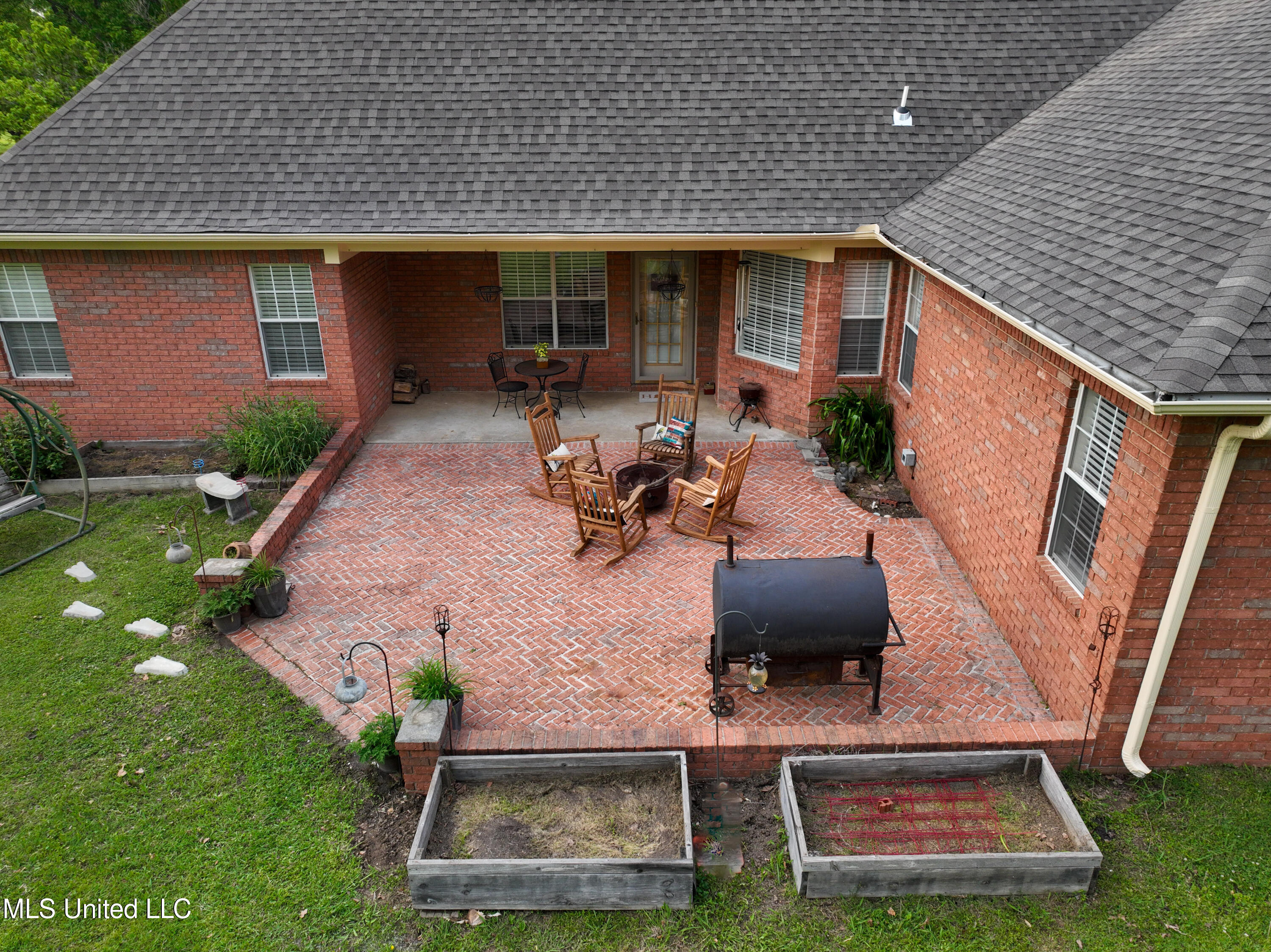 5295 Coleman Road Olive Branch, MS 38654 - Photo 34 of 41 back patio