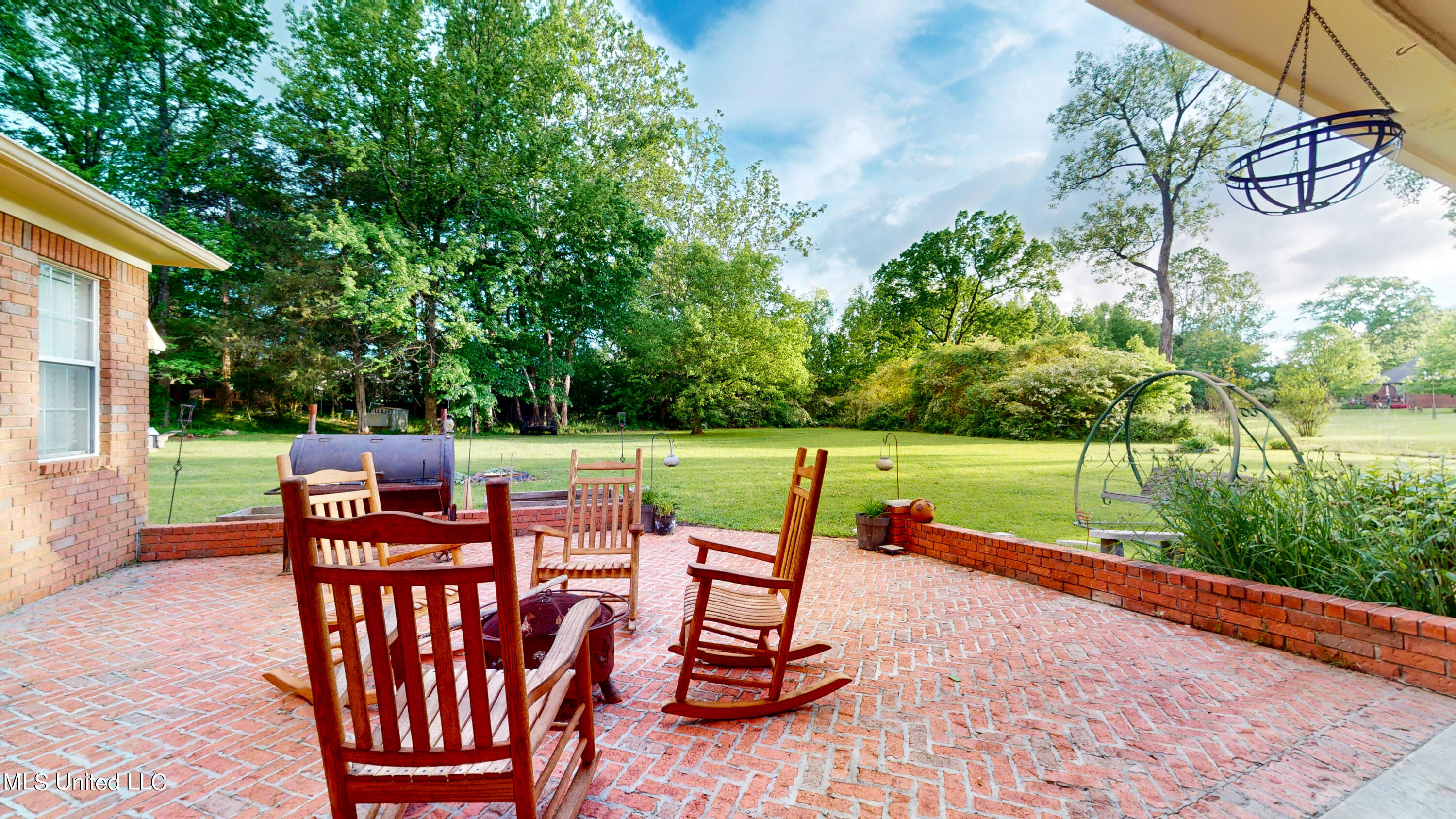 5295 Coleman Road Olive Branch, MS 38654 - Photo 37 of 41 patio