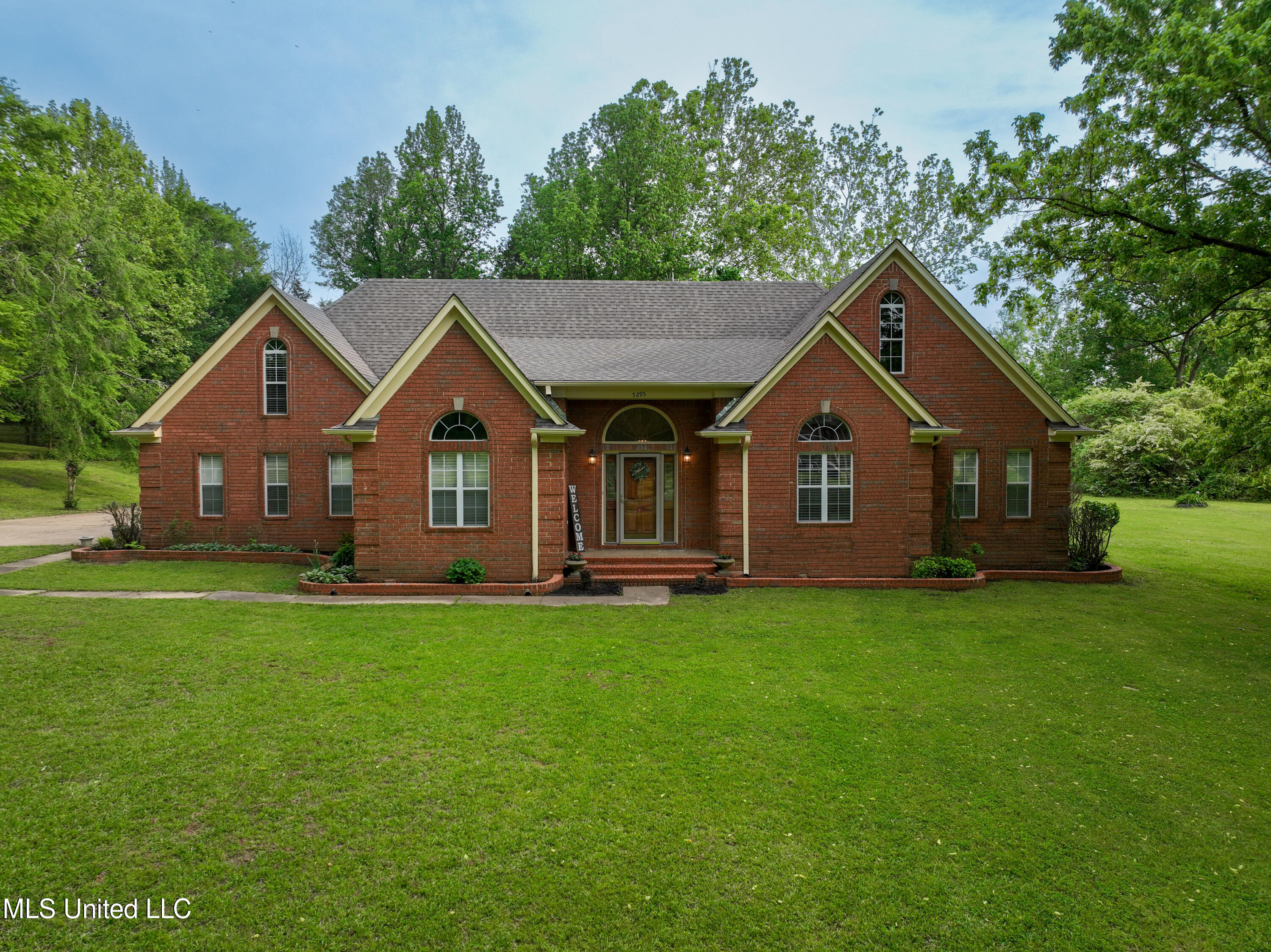 5295 Coleman Road Olive Branch, MS 38654 - Photo 5 of 41 front exterior