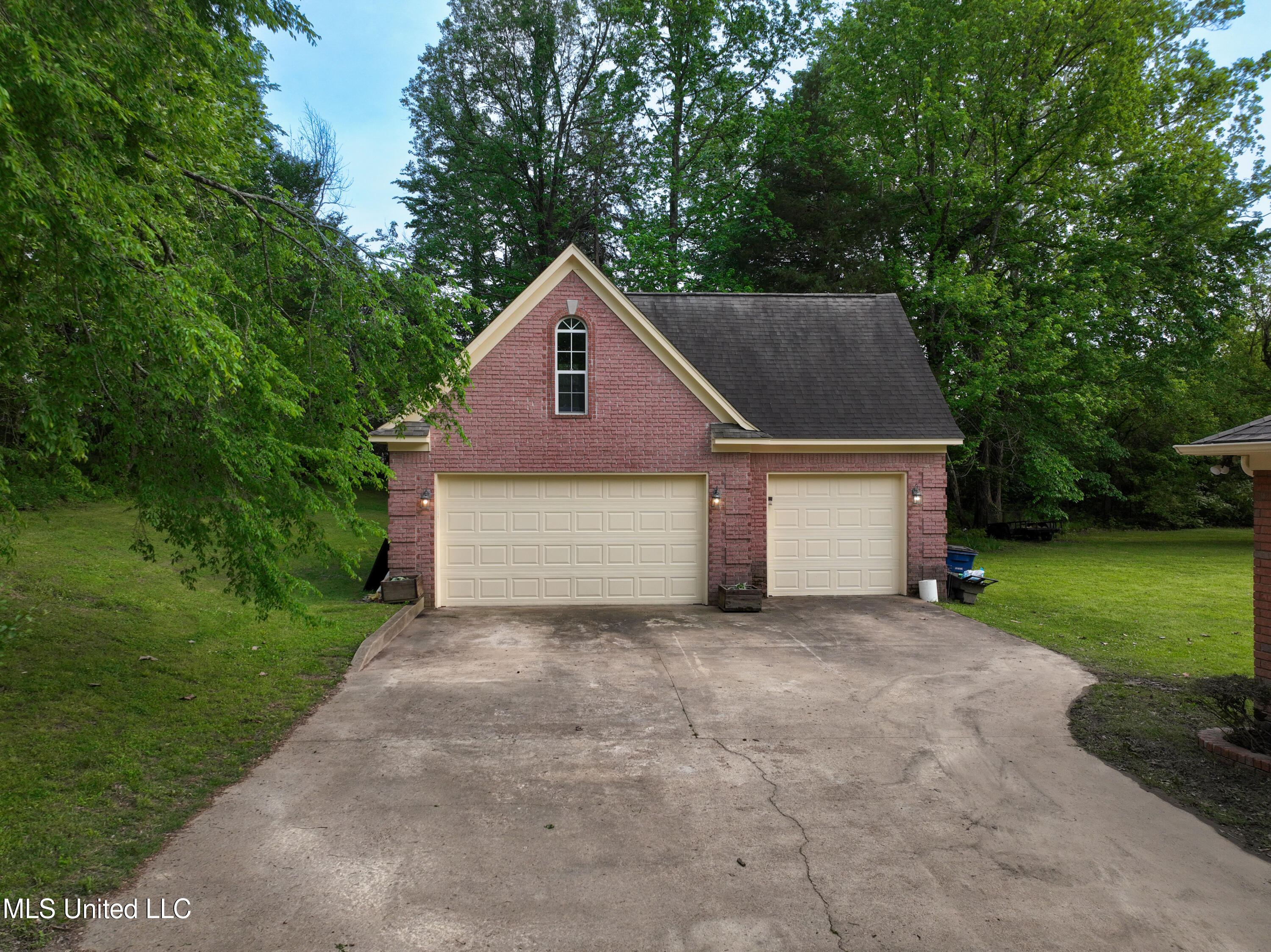 5295 Coleman Road Olive Branch, MS 38654 - Photo 7 of 41 3 car detached garage