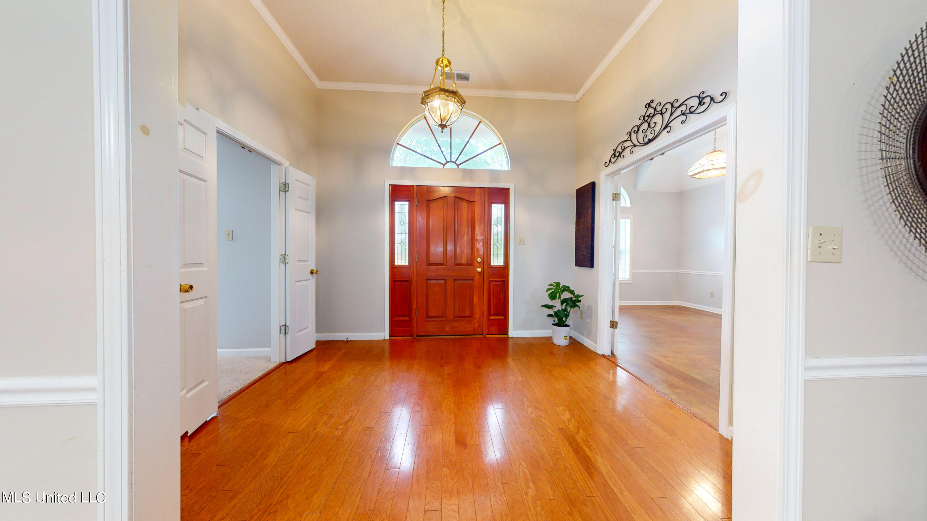 5295 Coleman Road Olive Branch, MS 38654 - Photo 8 of 41 entry w/ hardwood flooring