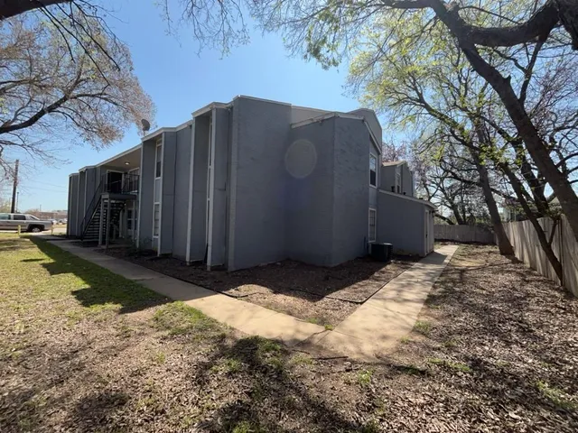 $950 | 219 Fry Street, Unit 11, Denton, TX 76201