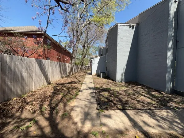 $870 | 219 Fry Street, Unit 11, Denton, TX 76201