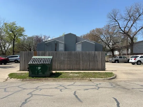 $870 | 219 Fry Street, Unit 11, Denton, TX 76201