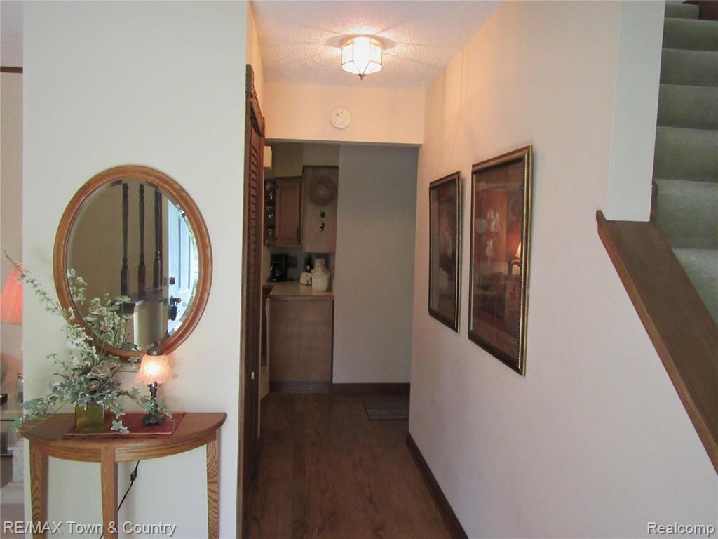 1021 Stonehenge Road Flint, MI 48532 - Photo 4 of 30