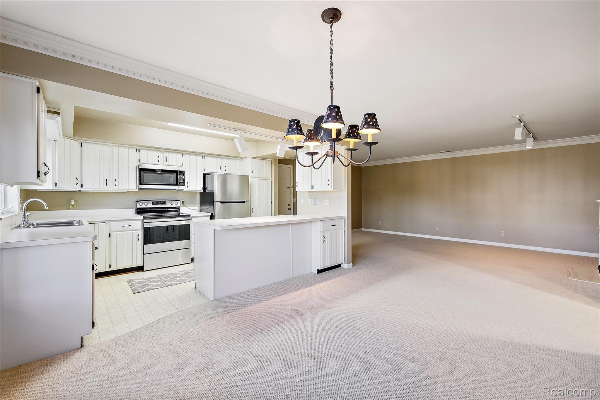416 North Helen Avenue, Unit 3 Rochester, MI 48307 - Photo 12 of 23 416 N Helen-11.jpg
