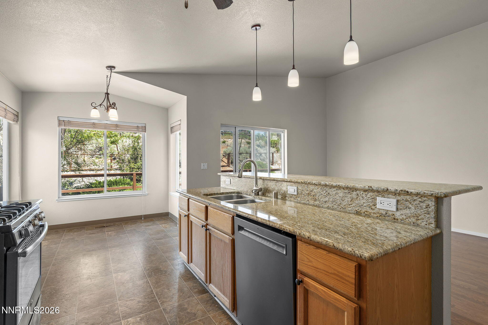 889 South University Park Loop Reno, NV 89512 - Photo 16 of 37 16-web-or-mls-_DSC6037