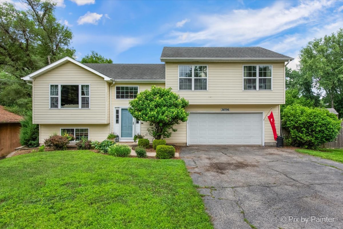 38796 North Kenmore Road Antioch, IL 60002 - Photo 1 of 34