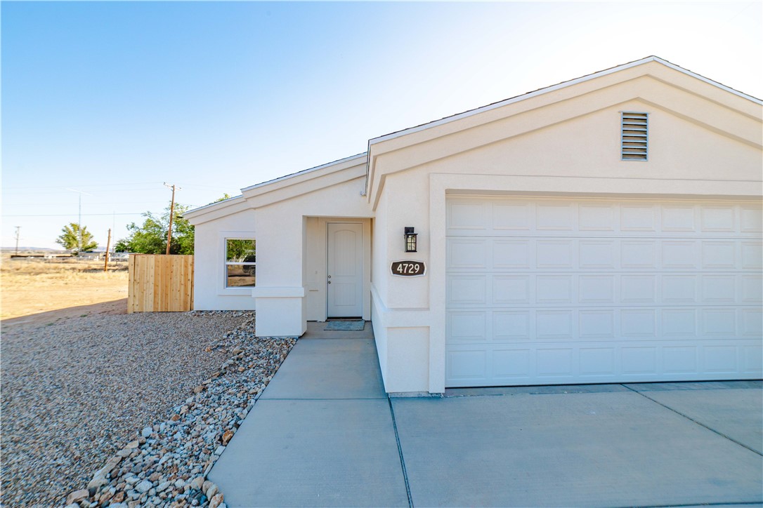 4729 Thompson Way Kingman, AZ 86409 - Photo 3 of 18