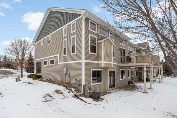$345,000 | 3190 Frontier Drive, Woodbury, MN 55129