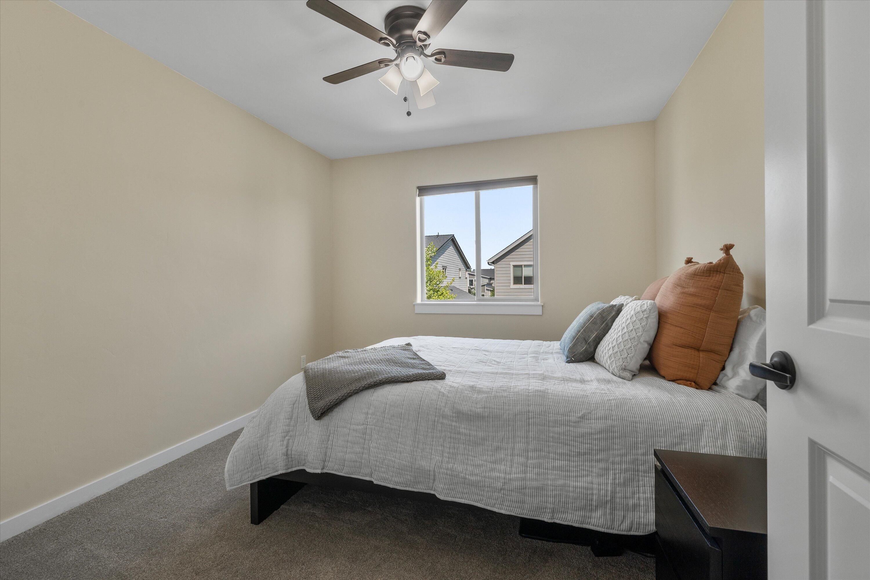 20904 Sotra Loop Bend, OR 97702 - Photo 32 of 46 28-2749_230802_JILLROSELL