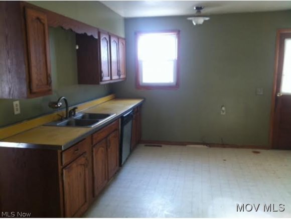 2464 Dutch Ridge Road Parkersburg, WV 26104 - Photo 6 of 16 Kitchen