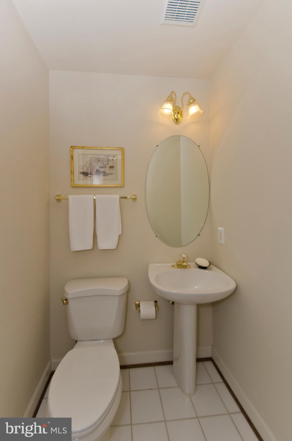 158 Rees Place Falls Church, VA 22046 - Photo 19 of 37 Powder Room