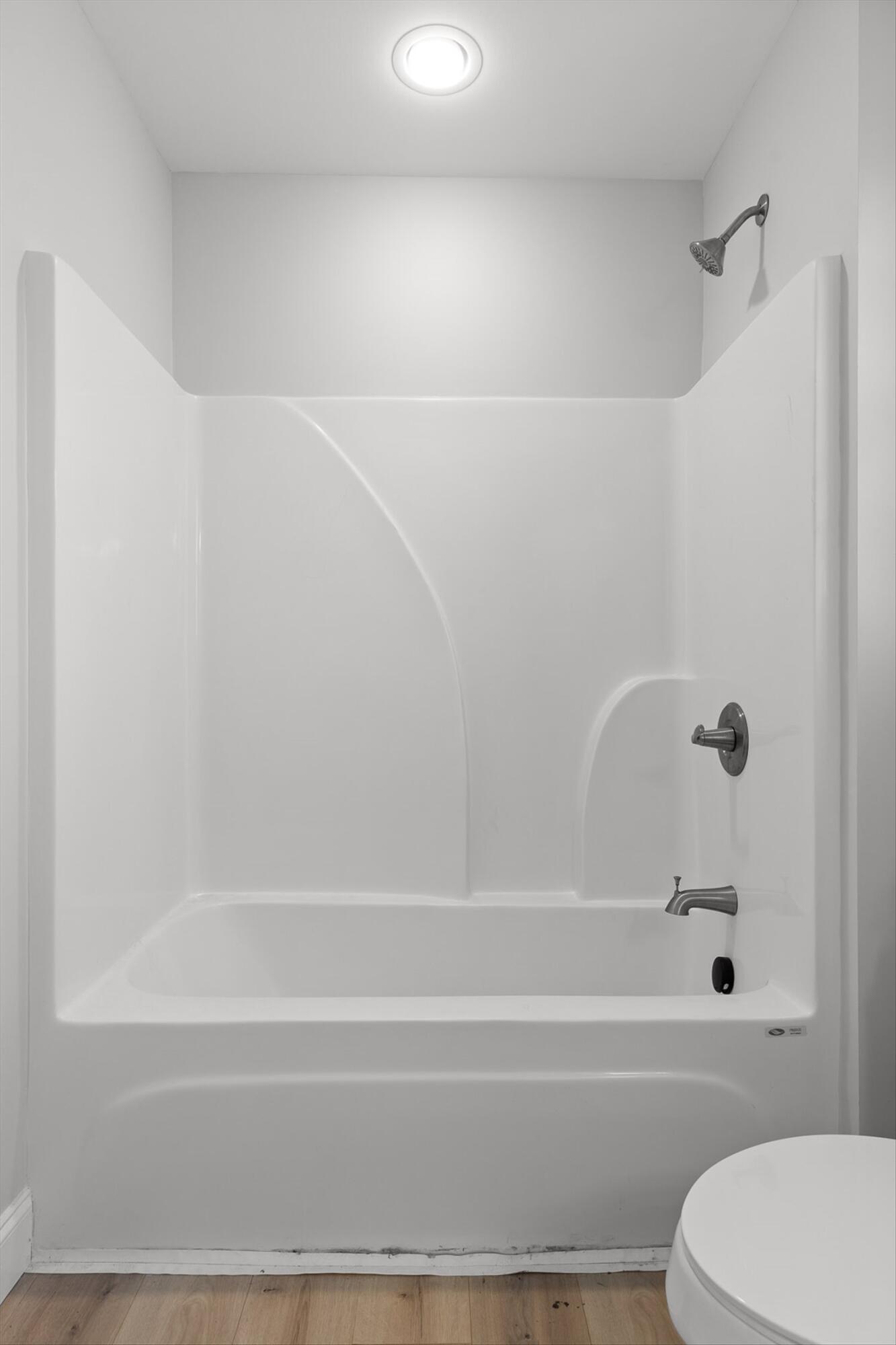 41 Timberidge Drive Chatsworth, GA 30705 - Photo 22 of 29 Tub/shower combo in guest bath