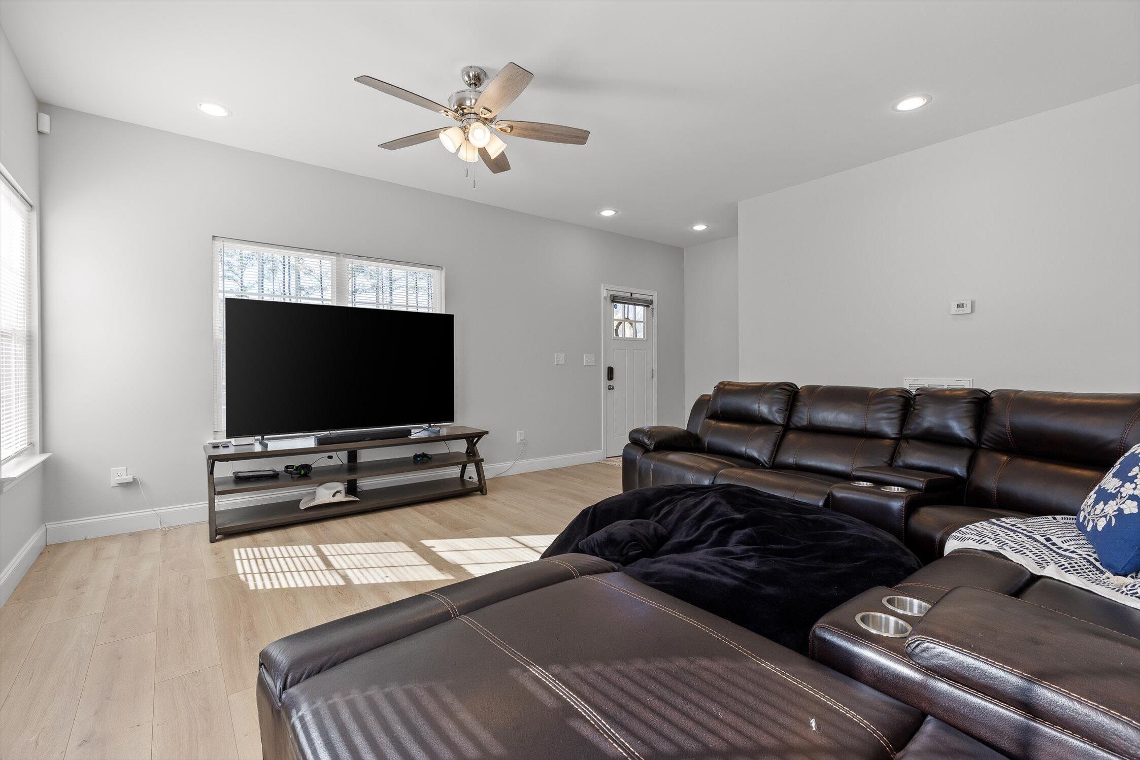 41 Timberidge Drive Chatsworth, GA 30705 - Photo 6 of 29 Room for all your furniture here!