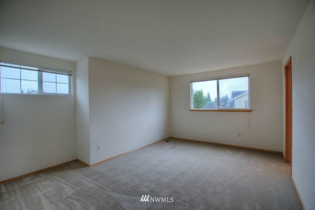 5622 Northeast 3rd Lane Renton, WA 98059 - Photo 14 of 18
