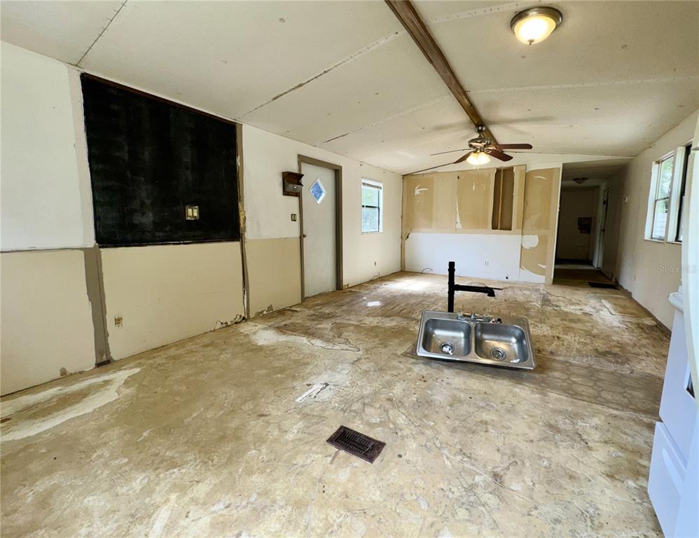 7809 Southwest 12th Place Bell, FL 32619 - Photo 5 of 21