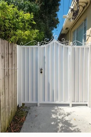 $2,400 | 2265 Southwest 15th Street, Miami, FL 33145