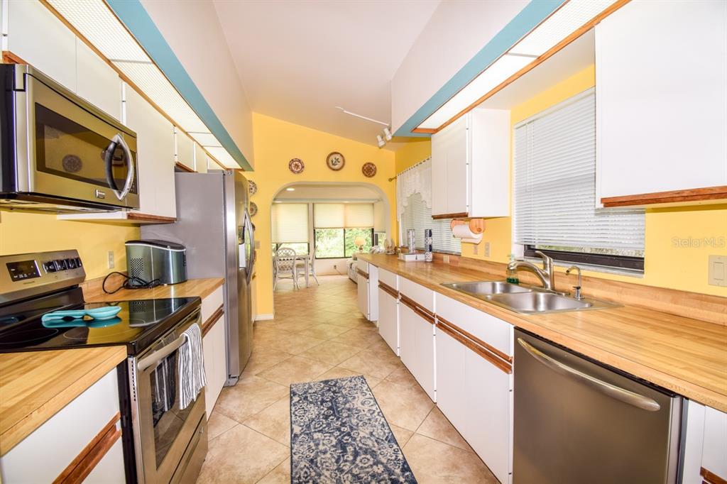 243 Southampton Lane, Unit 273 Venice, FL 34293 - Photo 12 of 26