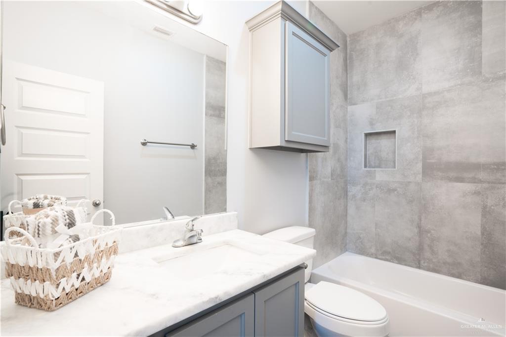 521 North Cynthia Street, Unit 2 McAllen, TX 78501 - Photo 4 of 21 a bathroom with a sink a toilet and bathtub