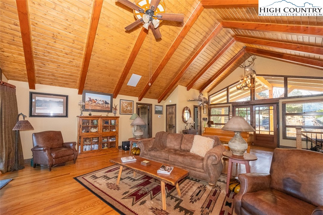 186 Woodcrest Road Glade Valley, NC 28627 - Photo 16 of 50 a living room with furniture