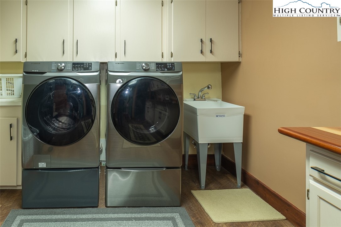 186 Woodcrest Road Glade Valley, NC 28627 - Photo 31 of 50 a utility room with dryer and washer