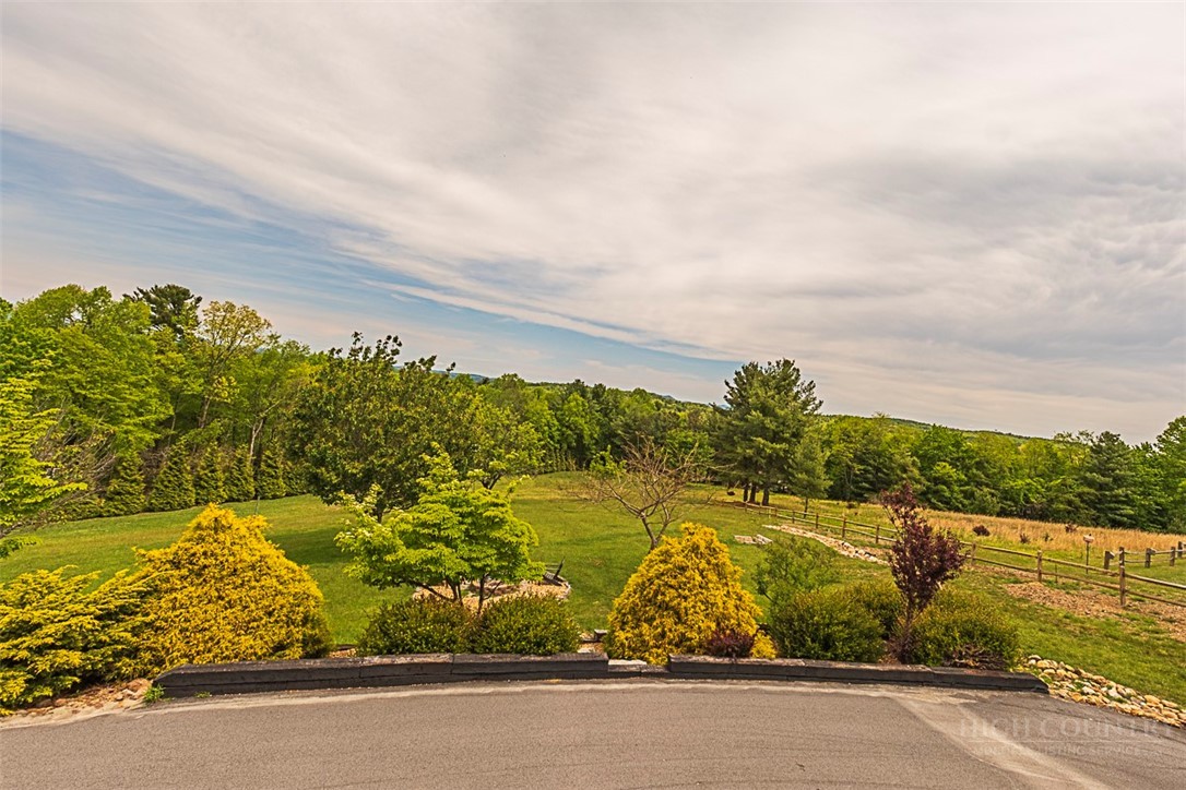 186 Woodcrest Road Glade Valley, NC 28627 - Photo 37 of 50 a view of an ocean