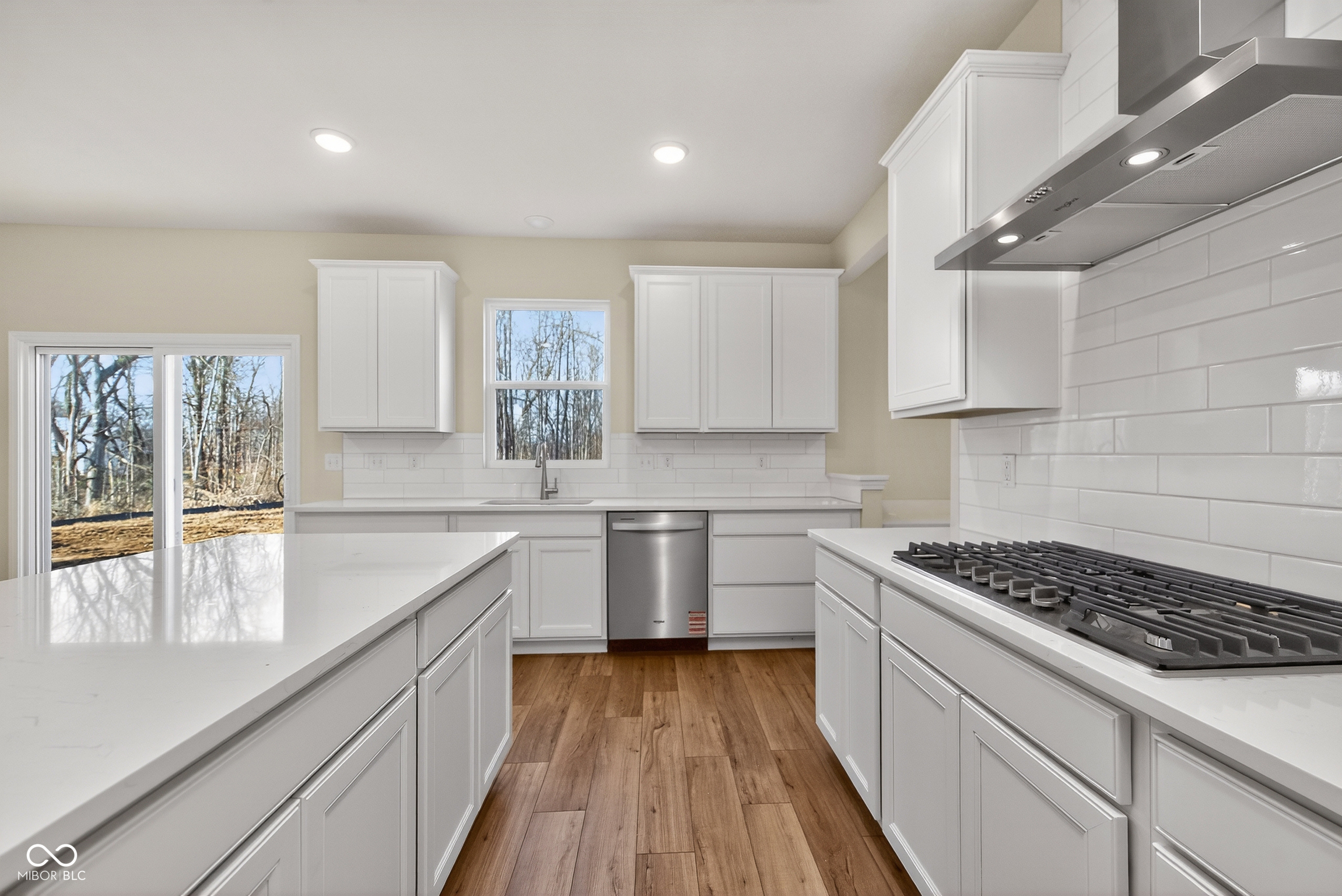 906 Rivendell Drive Avon, IN 46123 - Photo 3 of 38