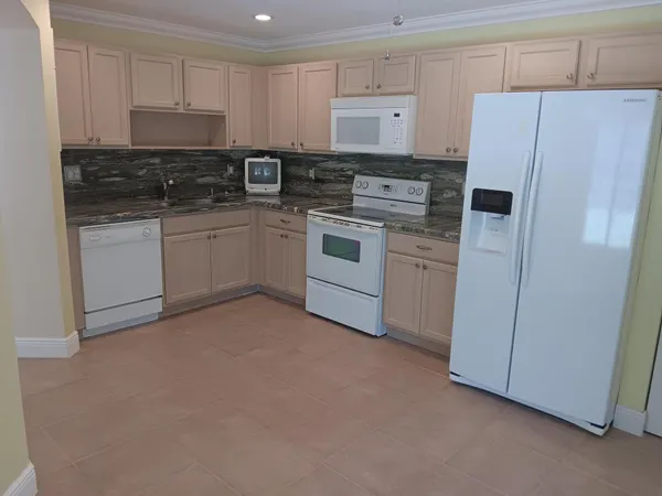 $3,000 | 4983 Pinemore Lane, Lake Worth, FL 33463