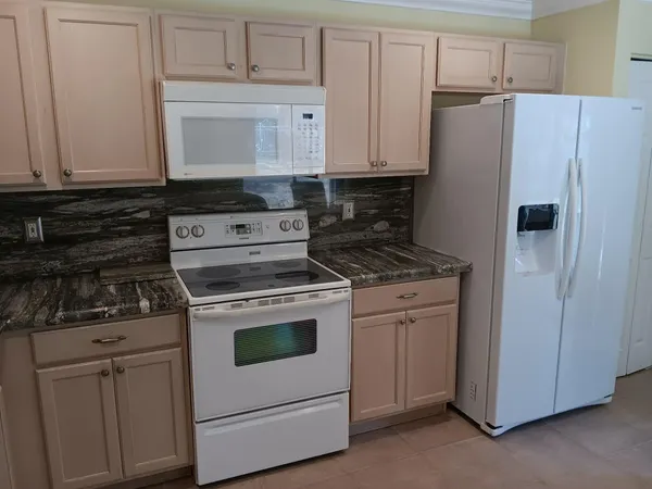 $3,000 | 4983 Pinemore Lane, Lake Worth, FL 33463